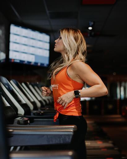 Halle running on a treadmill