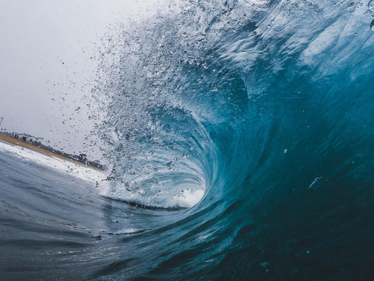 Wave breaking on the shore